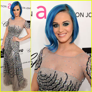Katy Perry with blue hair on the red carpet